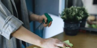 Як швидко очистити жир навіть у холодній воді 