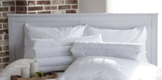 Експерти розповіли, як випрати подушки в пральній машинці