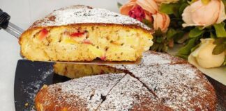 Цей пиріг з яблуками на пательні приготувала всього лише за 5 хвилин