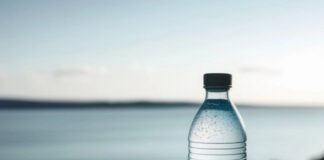 Хочу поділитися лайфхаком, як зі звичайної пляшки з-під води зробити підживлення