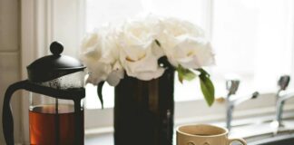 Садівники розповіли, як із чаю зробити добриво для кімнатних рослин