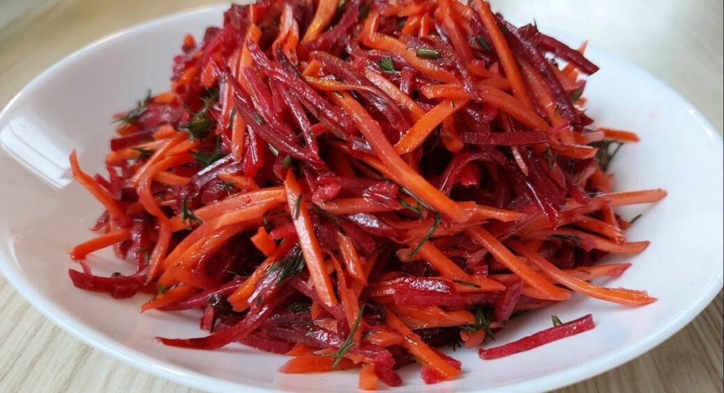 Готую цей салат раз на тиждень: називаю його “Чистка для кишківника” – допомагає покращити стан організму 