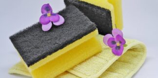 Реально дієвий лайфхак, який допоможе із губки для посуду прибрати тісто