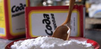 Городники розповіли, навіщо посипати ґрунт содою