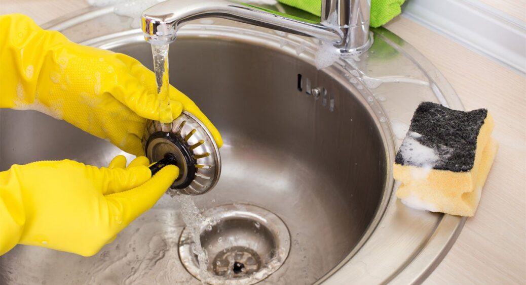 2 пакетика у раковину – і “100-річні” засмічення зникають на очах: лайфхак мого дідуся ще ніколи не підводив 