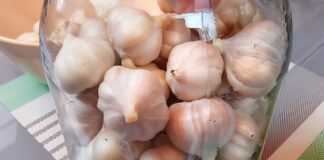 Як приготувати часник у банках на зиму