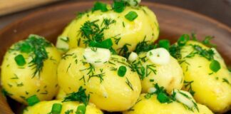 Навіщо додавати оцет під час варіння картоплі