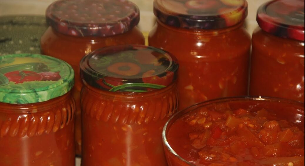Коли вродили кабачики, завжди готую це лечо за цим простим рецептом: виходить економно, а головне ситно 