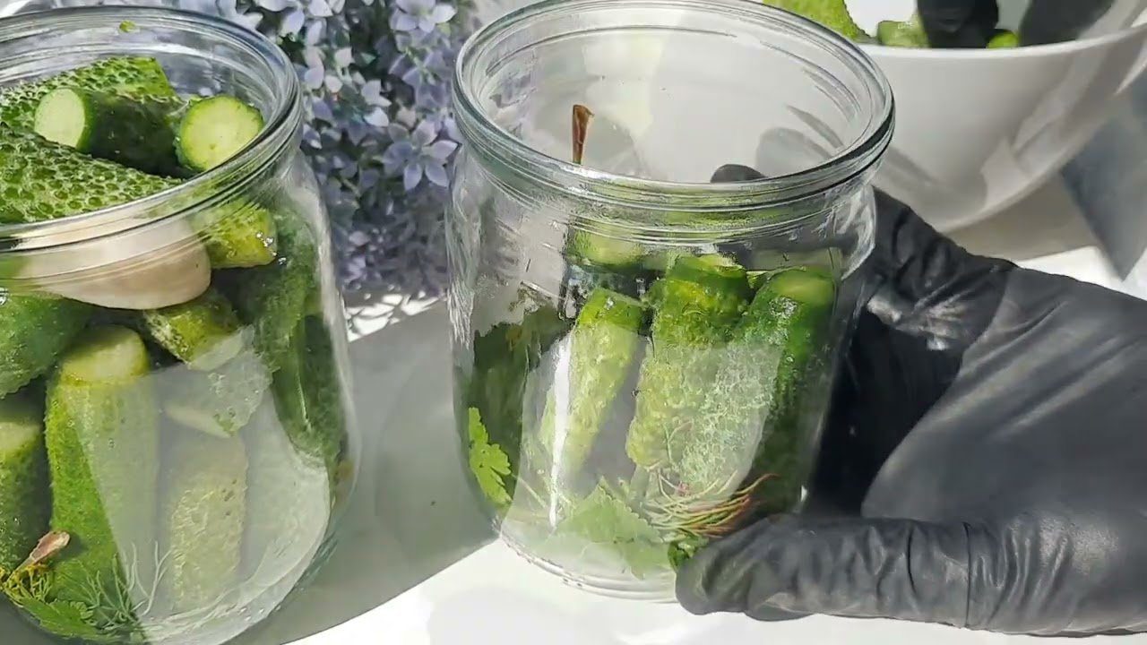 Господині розповіли, які огірки не підходять для консервації