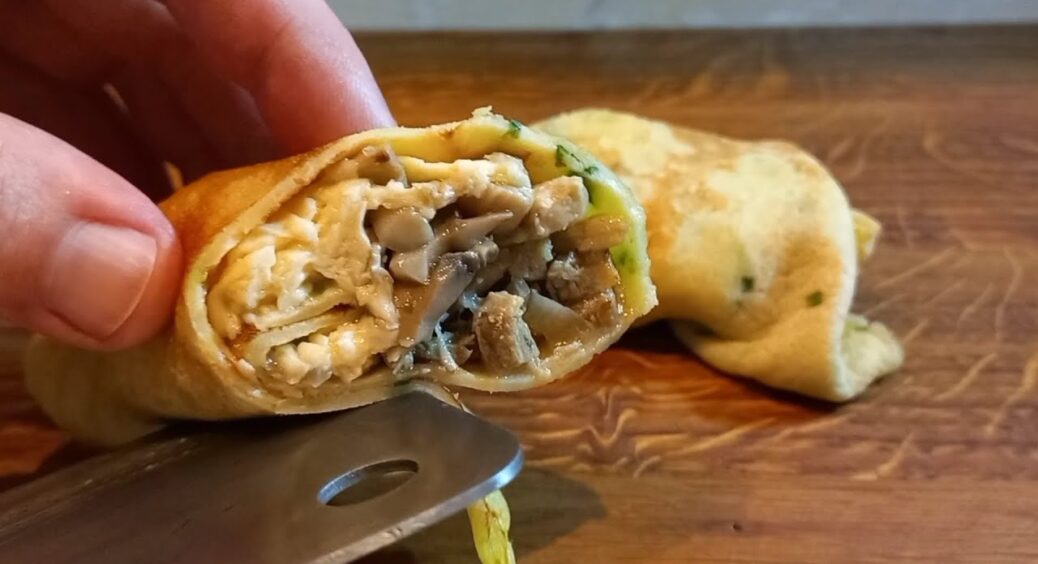 Свекруха з Дніпра навчила робити начинку на млинці ось так: жменька курки, грибів і 20 налисників накрутила 