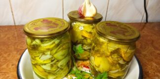 Кулінар розповів, як замаринувати кабачки з часником на зиму