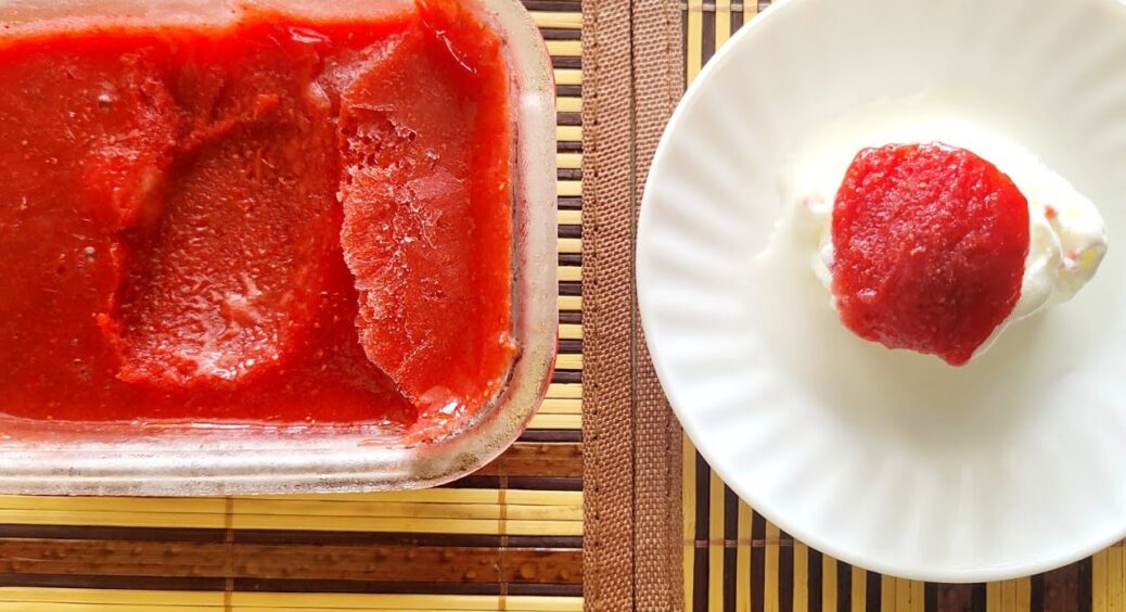 Ось так запасаю полуницю і зберігаю її по пів року: стоїть смачна і свіжа навіть при відключеннях світла 