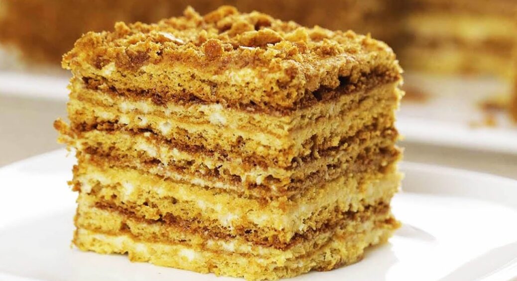 Приготувала справжній торт “Сметанник” всього з 3 яєць: незаморочливий рецепт класичного торта. Смакота! 