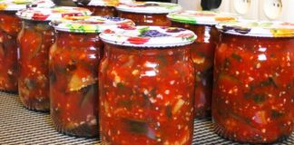Кухар розповів, як смачно закрити баклажани з томатним соком