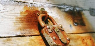 Цей "чудо" засіб не вперше мені допомагав прибрати плями від іржі