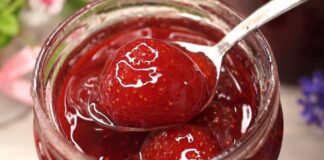 Полуничне варення на сковороді: покроковий рецепт