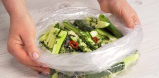 Малосольні огірки в пакеті: швидкий рецепт