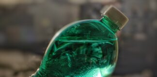 Навіщо потрібно гріти пластикову пляшку