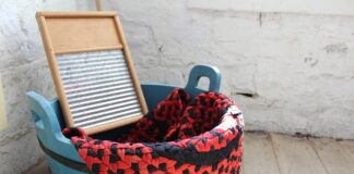 Господині розповіли, чим відмити плями від ягід на світлому одязі