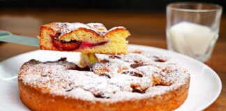 Кулінари розповіли, як приготувати сливовий пиріг