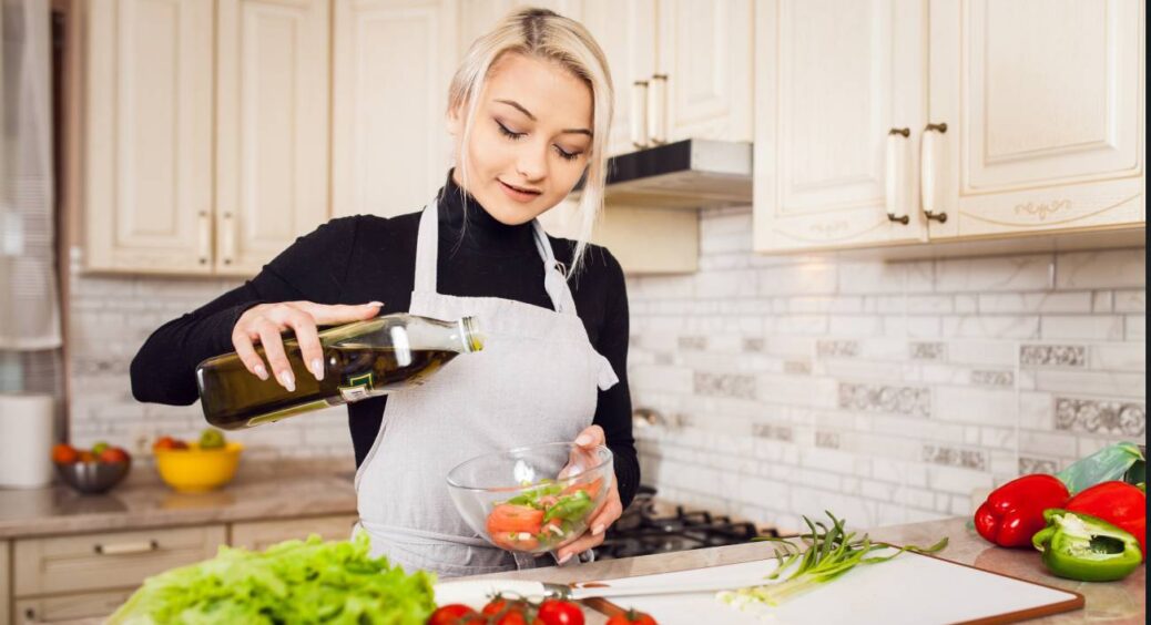 Хоч пальчики облизуй! 15 кулінарних секретів від кухарів, які зроблять навіть тістечка – піком насолоди 