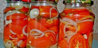Кулінари поділилися рецептом салату із помідорів і цибулі на зиму