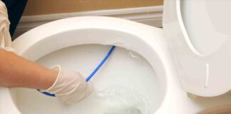 Як позбутись від нальоту на унітазі