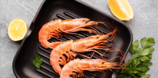 Кулінари розповіли, як смачно приготувати вдома креветки