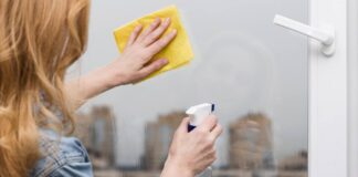 Господині розповіли, чим помити вікна, щоб не залишалося розводів