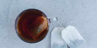 Експерти розповіли, чи безпечно пити вчорашній чай