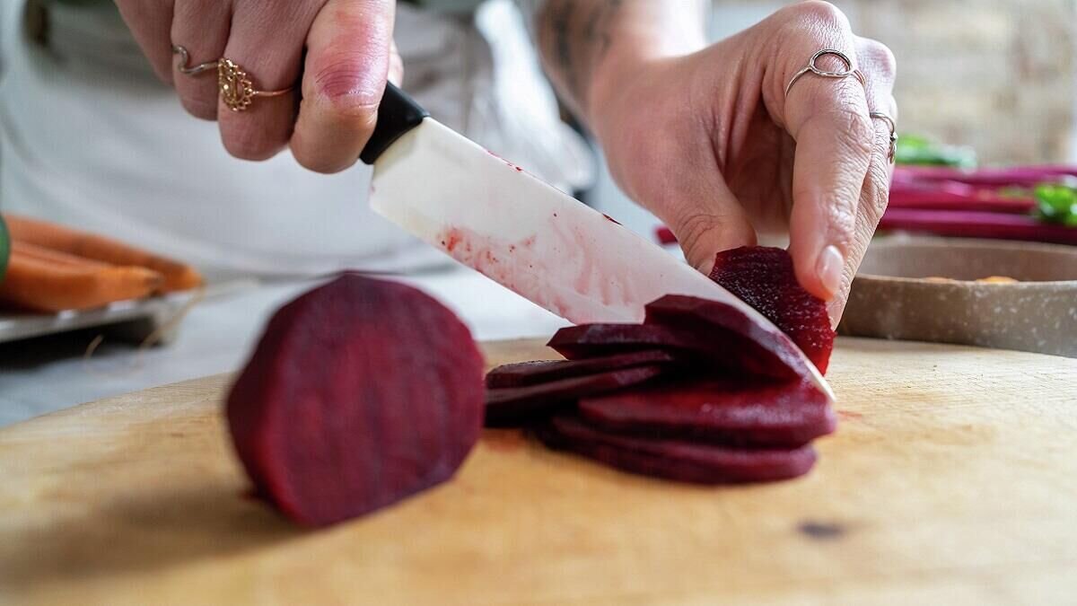 Господині пояснили, як заточити ножі без точильного каменю 