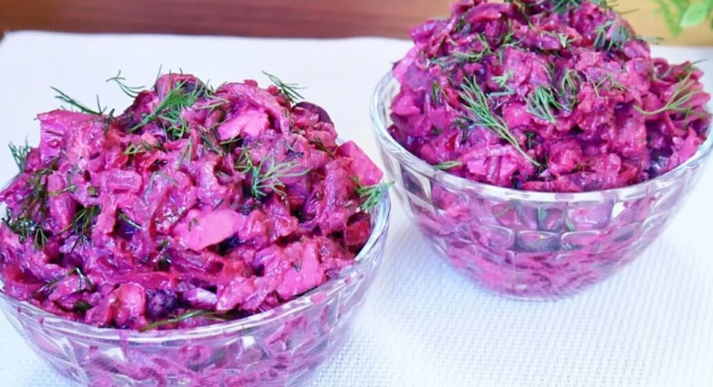 Буряковий салат на кожен день: вдале поєднання продуктів – велика користь для здоров’я. Весь секрет у соусі! 