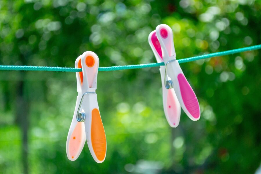 Як прати одяг, аби він не електризувався