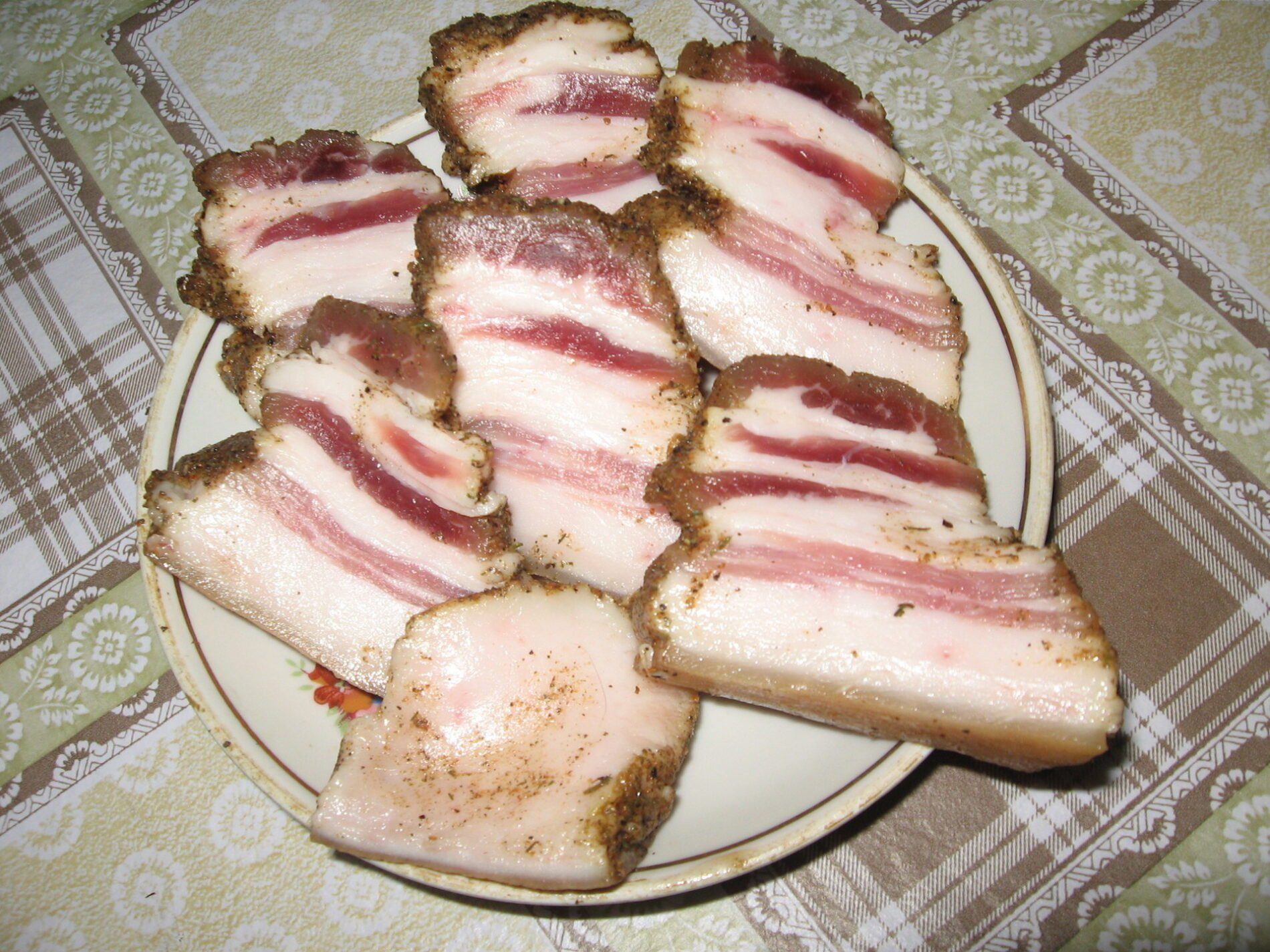 Господині розповіли, як засолити сало, щоб шкірка була ніжною