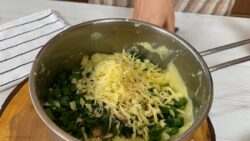 Кулінари розповіли, як приготувати смачні пиріжки з картопляною начинкою на перекус 