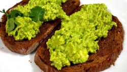 Кулінари розповіли, як приготувати смачну намазку на хліб до новорічного столу 