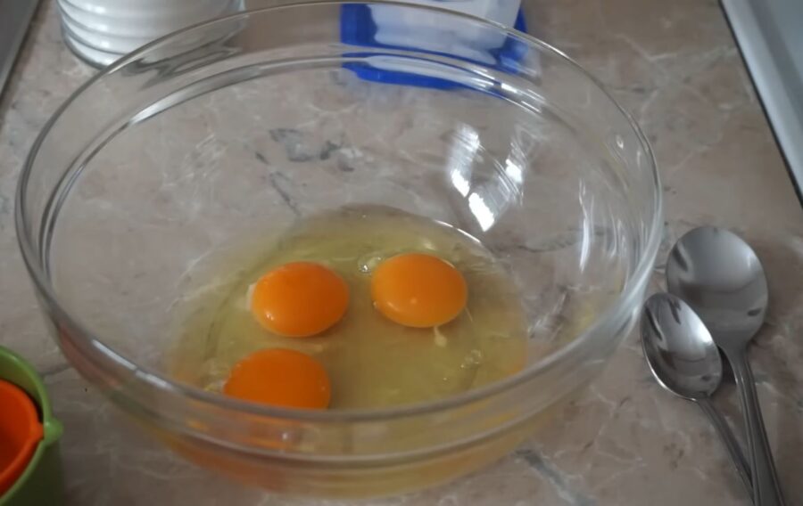 Кулінари розповіли, як приготувати дуже тонкі млинці, які не будуть рватись із начинкою