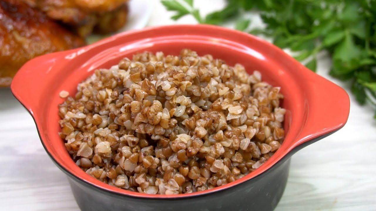 Господині розповіли, як смачно приготувати гречку навіть без мʼяса 