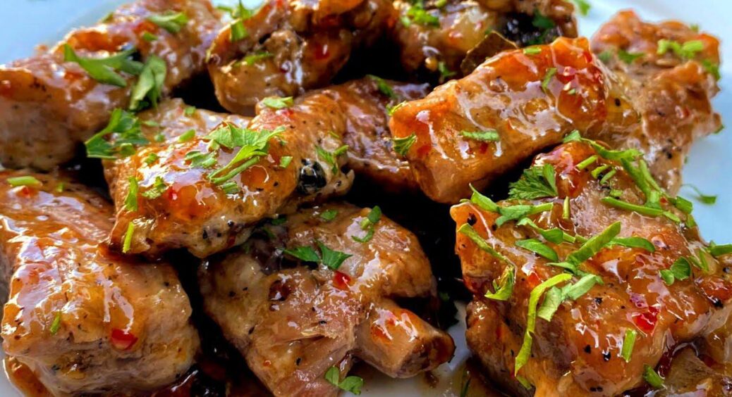 Новорічний стіл 2025: які приготувати гарячі страви? Придивіться до цих 2 смачних та оригінальних рецептів 