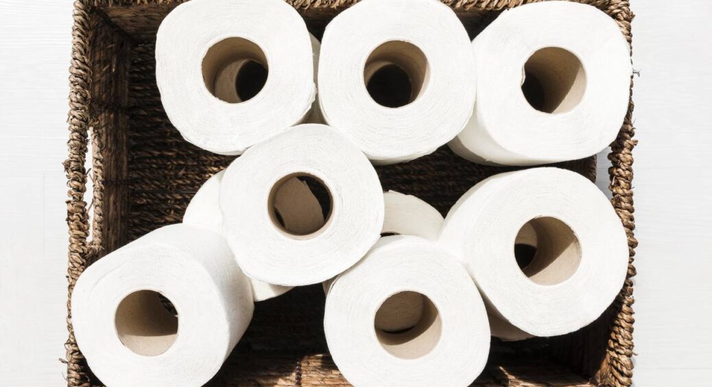 В Європі – це давно норма, а в нас стало “модно” років 10 назад: туалетний папір іде у минуле. Чому? 