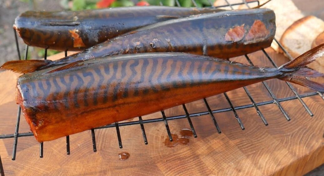 Скумбрію гарячого копчення готую вдома – без коптильні: всі подруги питають, де таку смачну рибку купую 