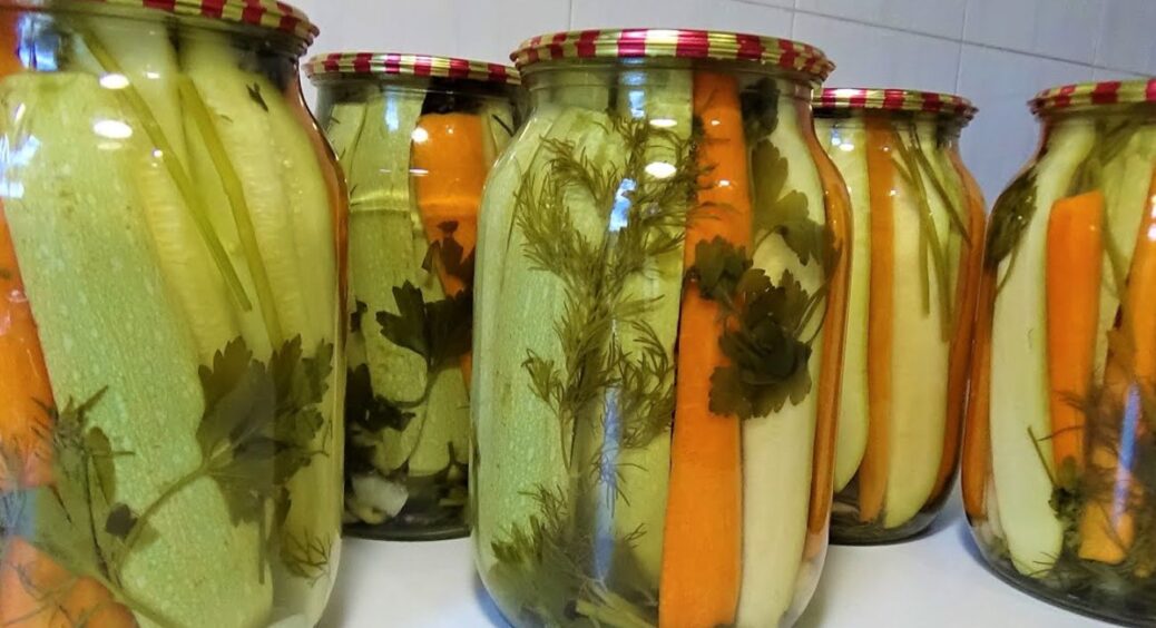 Випробувала 13 рецептів консервованих кабачків, але тільки 1 дійшов до фіналу: найкращий спосіб солити овочі 