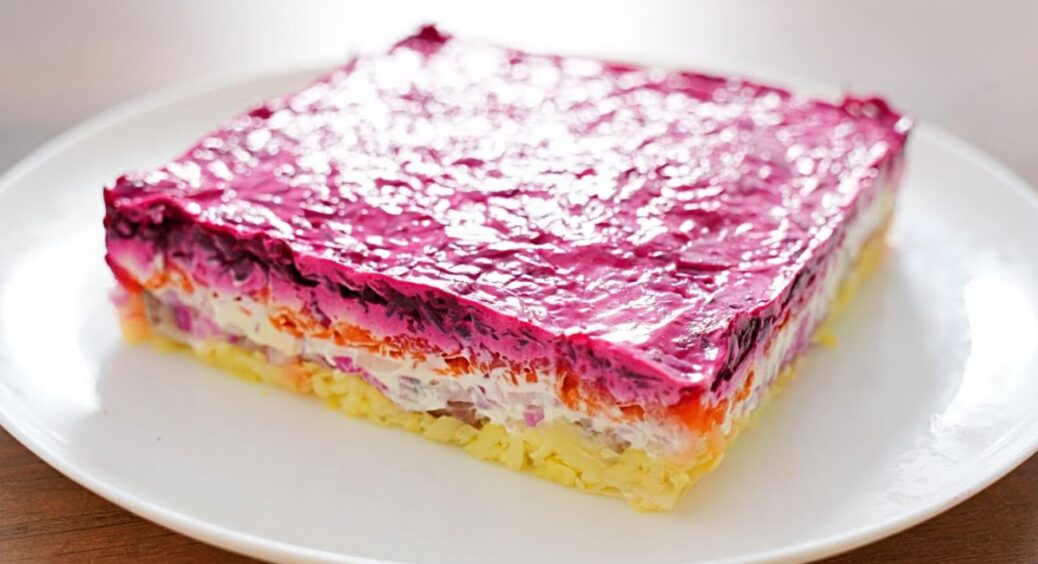 Як зробити “Оселедець під шубою” соковитішим і смачнішим: кожен шар просто тане в роті з цією хитрістю 