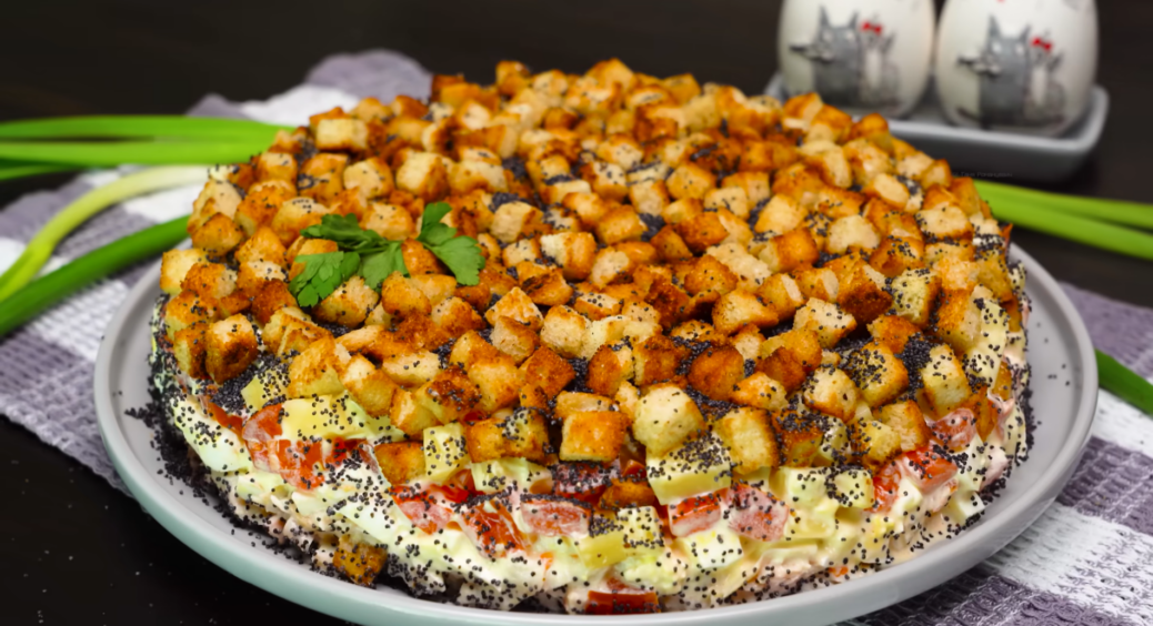 Незвичайний салат до Нового року 2025 “Зміїний перстень”: замість набридлої ікри та “заїждженого” олів’є 