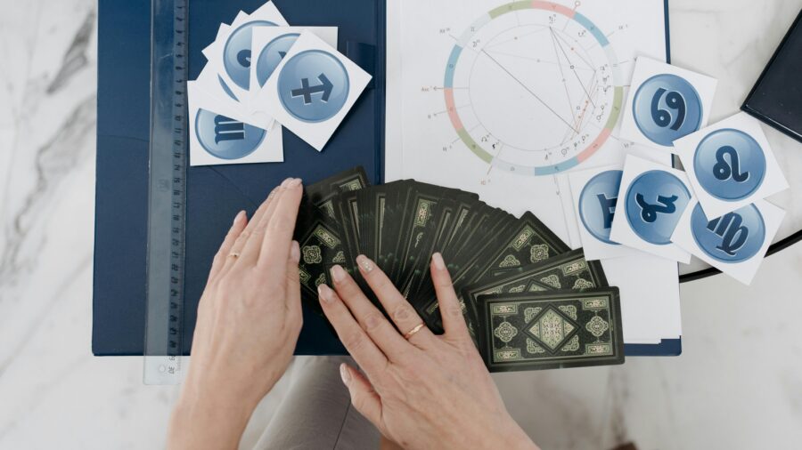 Астрологи назвали 4 знаки Зодіаку, які отримають великі гроші до кінця року