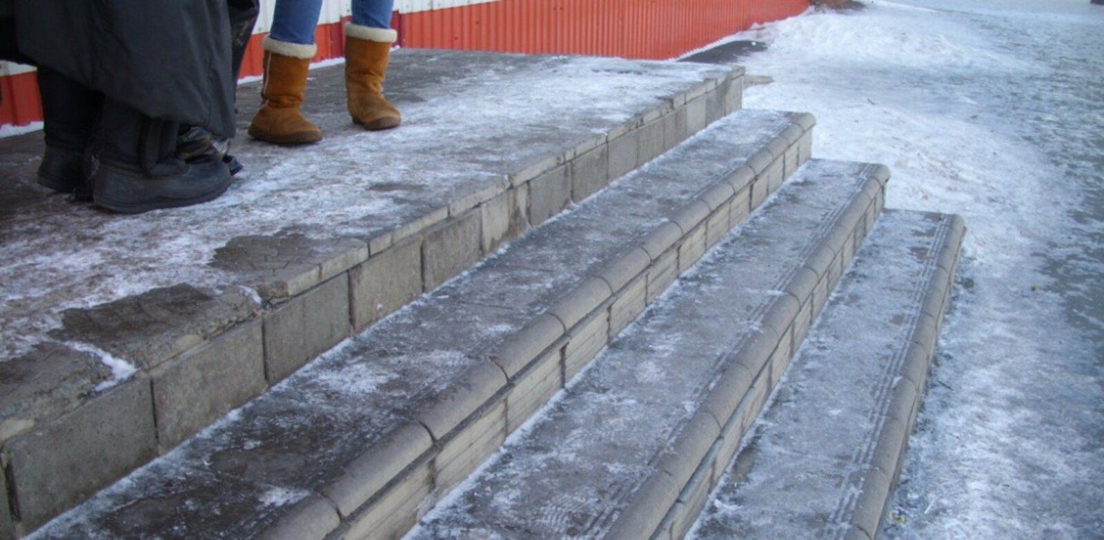 Експерти розповіли, як зробити взуття менш слизьким узимку