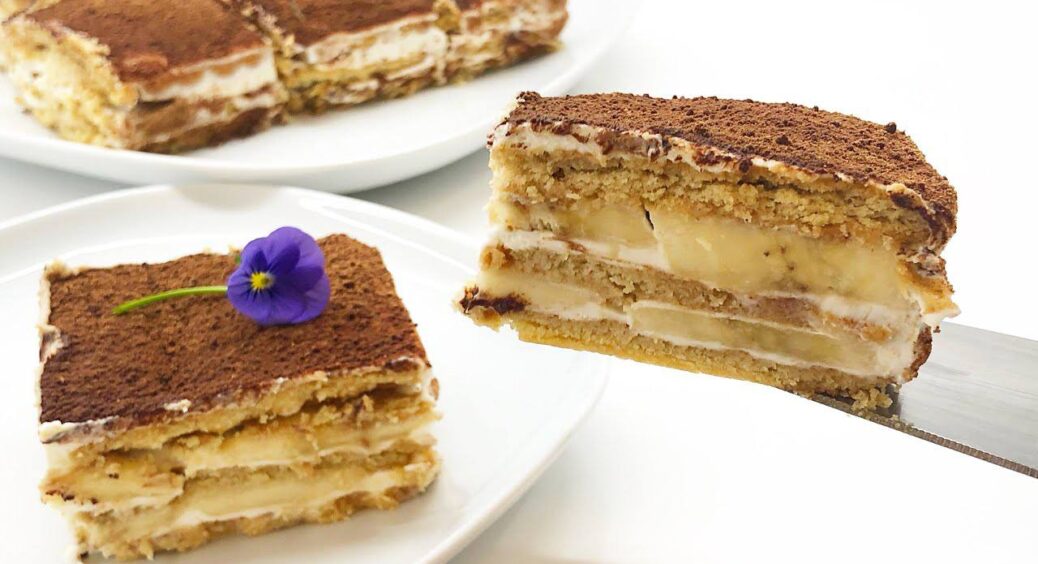 Без міксера та духовки: як приготувати смачнючий та швидкий торт із печива та бананів за 5 хвилин 