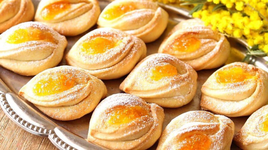 Кулінари розповіли, як приготувати пісочне печиво з варенням у духовці