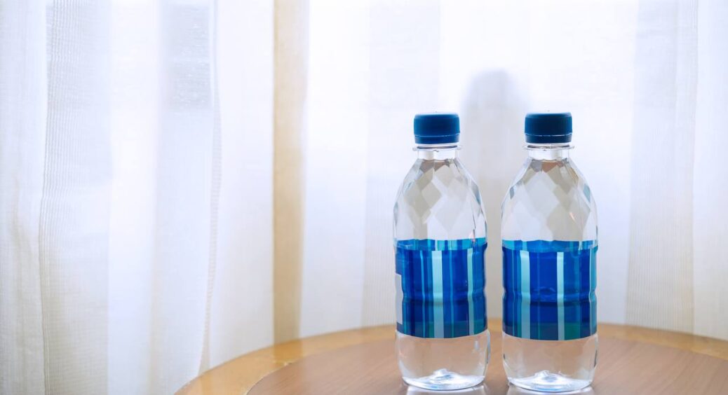 Перед поїздкою наповніть пластикові пляшки водою – вирішите 1 актуальну проблему! Трюк від квітникарів 