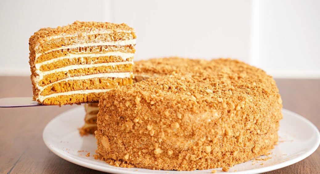 Цей святковий торт я назвала “Без світла”: готується за 20 хвилин на сковорідці – незаморочливо і смачно 